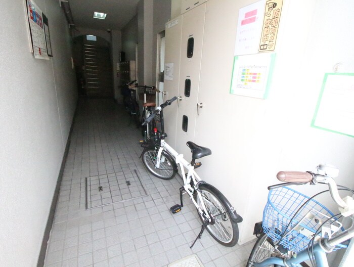 物件外観写真3　(駐輪場)
