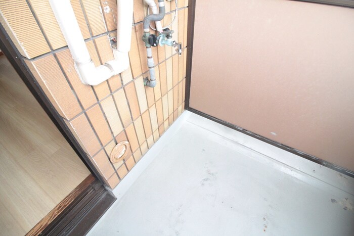 物件内観写真16　(洗濯機置場)