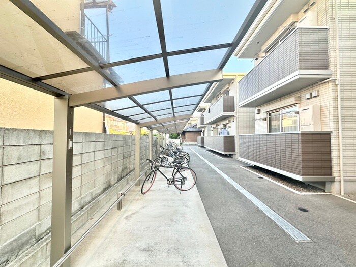 物件外観写真5　(駐輪場)