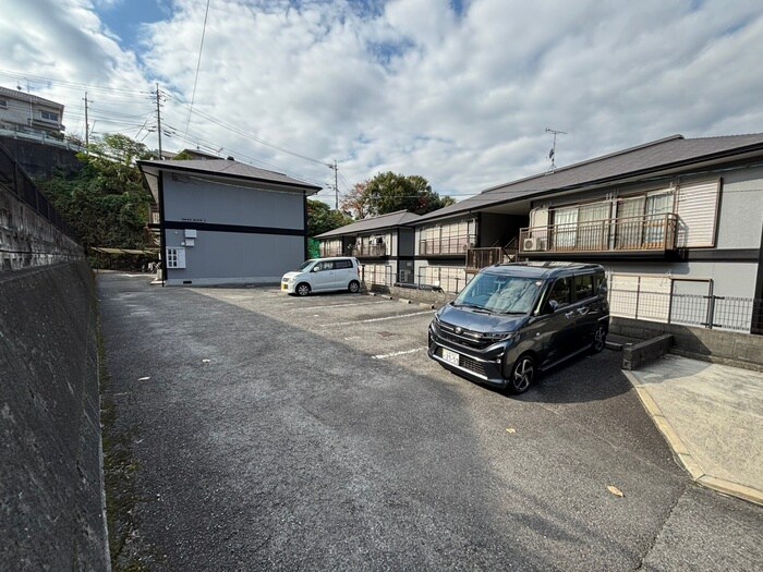 物件外観写真3　(駐車場)