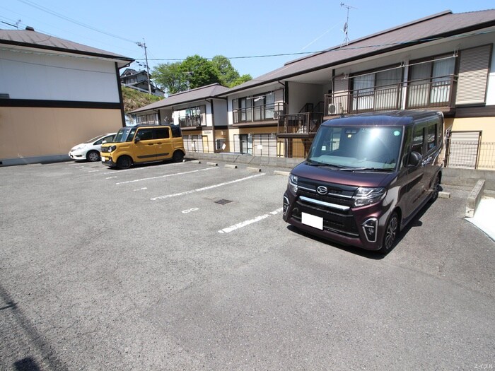 物件外観写真4　(駐車場)