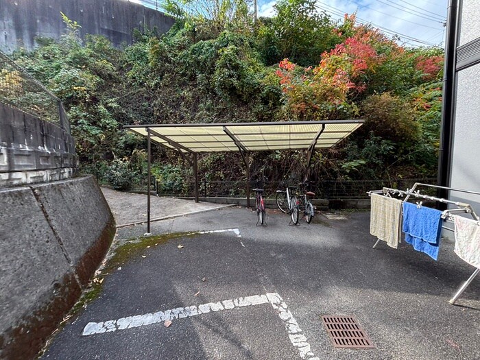 物件外観写真5　(駐輪場)