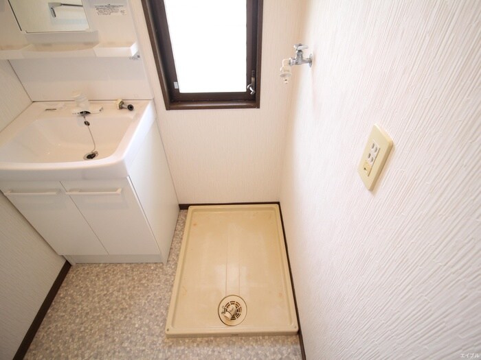 物件内観写真15　(洗濯機置場)