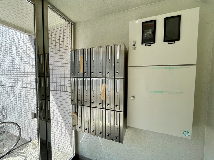 物件外観写真2　(エントランス部分)