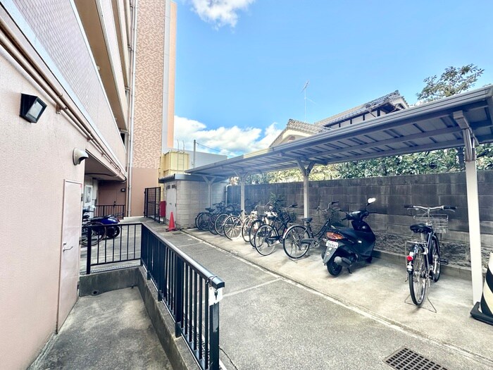 物件外観写真5　(駐輪場)