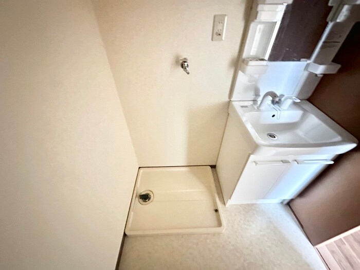 物件内観写真12　(洗濯機置場)