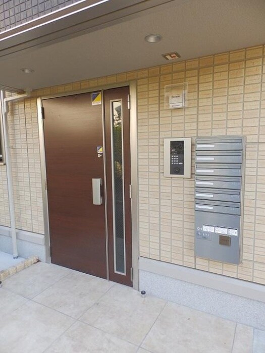 物件外観写真5　(エントランス部分)