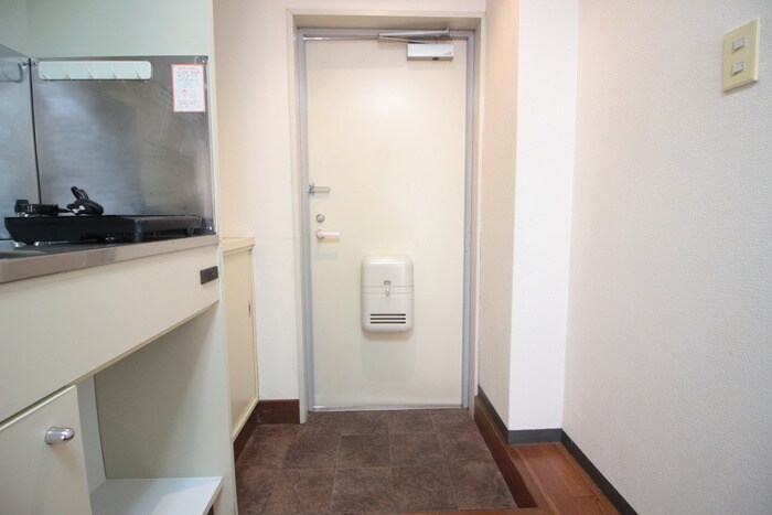 物件内観写真13　(玄関)