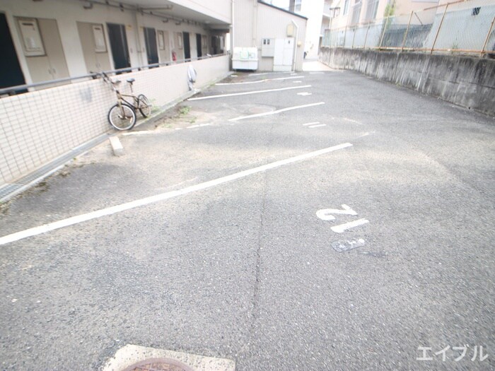 物件外観写真2　(駐車場)