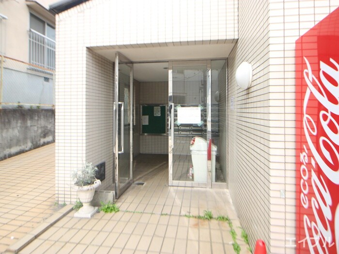 物件外観写真6　(エントランス部分)