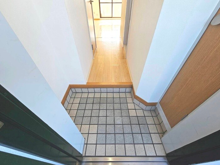 物件内観写真15　(玄関)