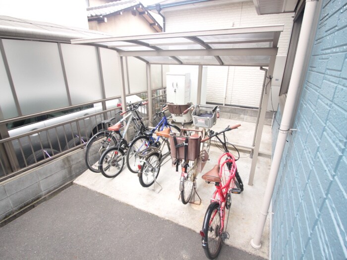 物件外観写真3　(駐輪場)