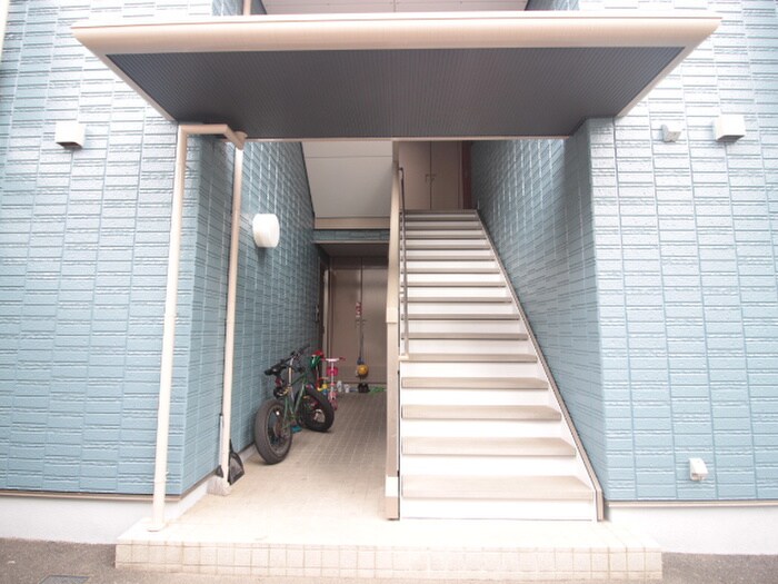 物件外観写真5　(エントランス部分)