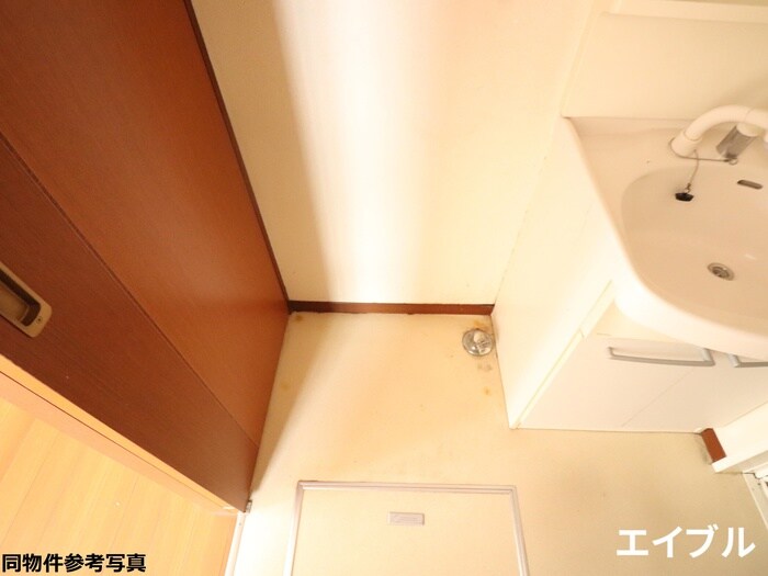 物件内観写真12　(洗濯機置場)