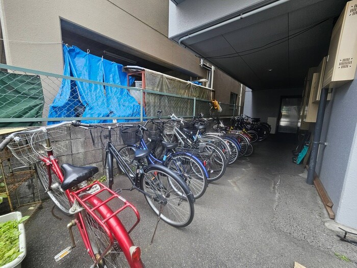 物件外観写真5　(駐輪場)