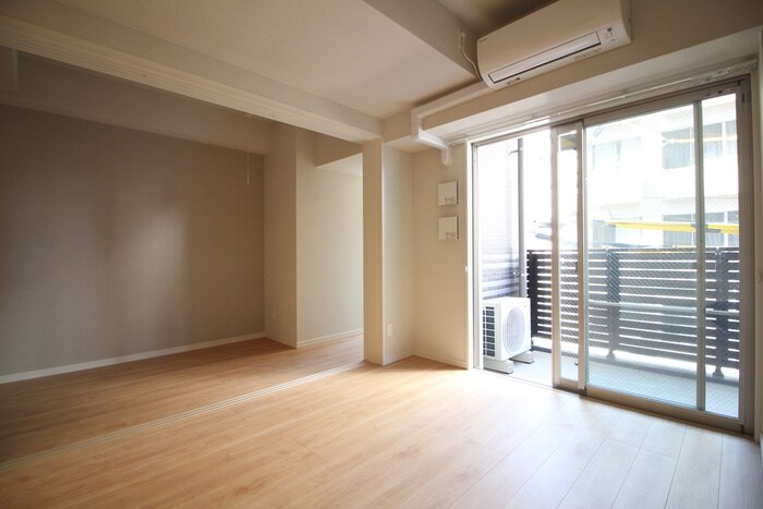 物件内観写真8　(室内からの展望)