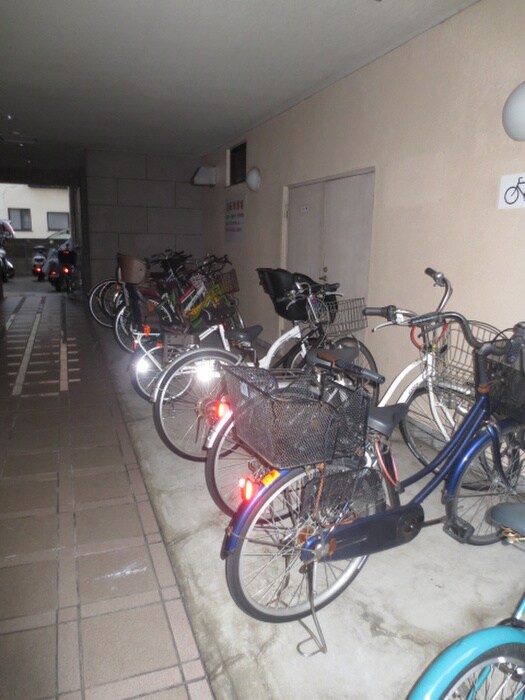 物件外観写真5　(駐輪場)