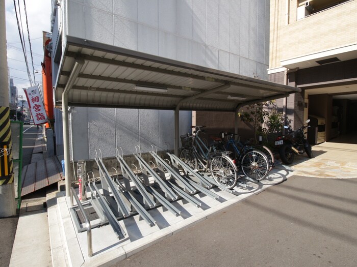 物件外観写真3　(駐輪場)