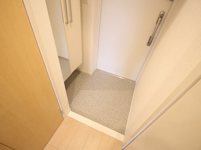 物件内観写真13　(玄関)