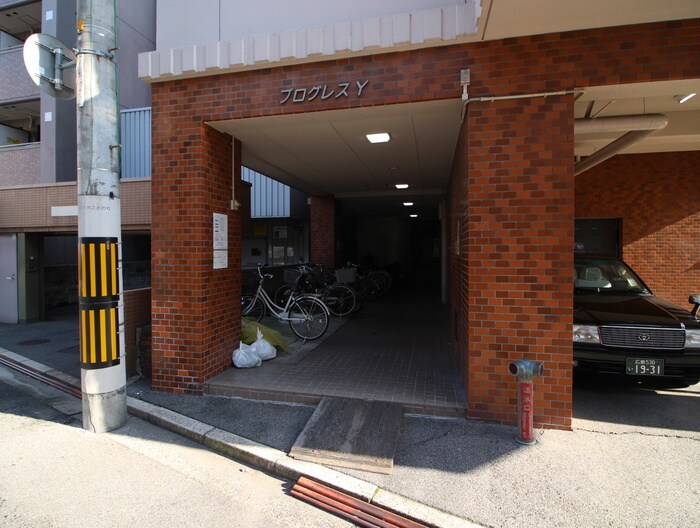 物件外観写真2　(エントランス部分)