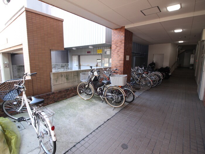 物件外観写真3　(駐輪場)