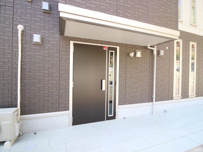 物件外観写真4　(エントランス部分)
