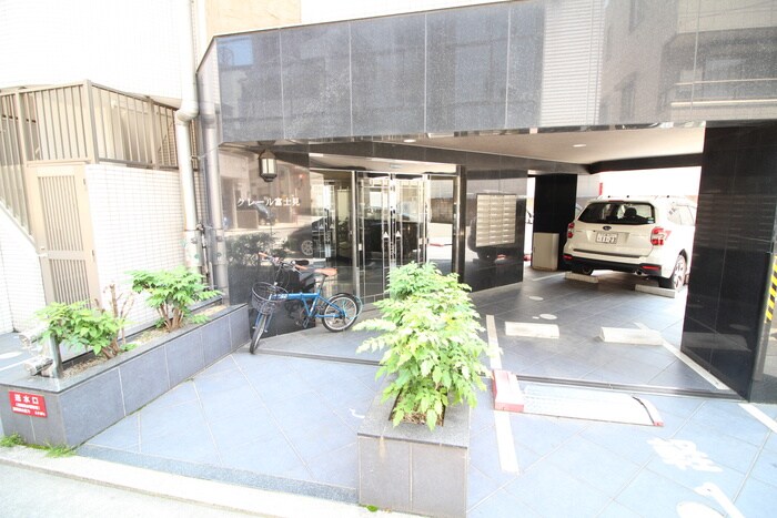 物件外観写真4　(エントランス部分)