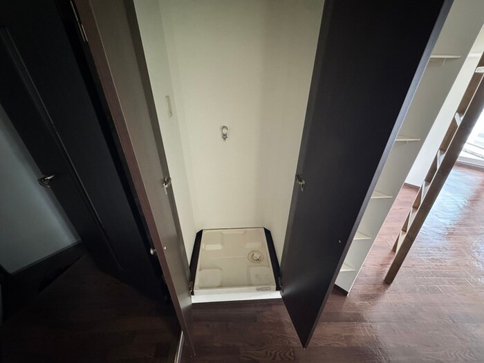 物件内観写真16　(洗濯機置場)