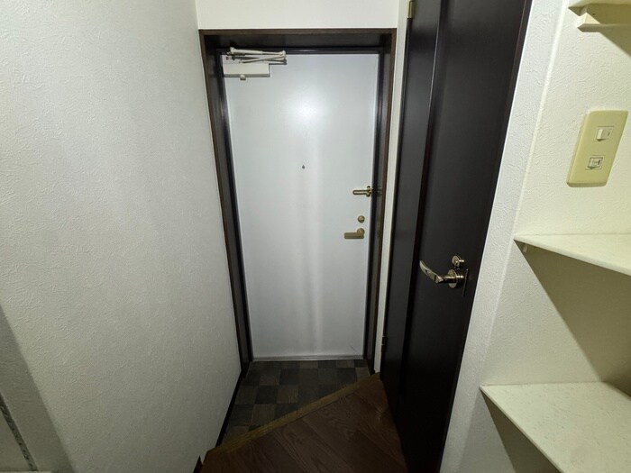 物件内観写真17　(玄関)