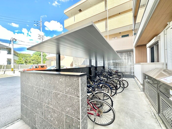 物件外観写真4　(駐輪場)