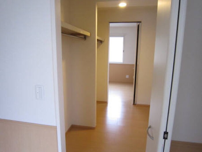 物件内観写真4　(収納)