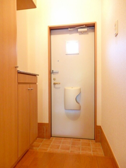 物件内観写真16　(玄関)