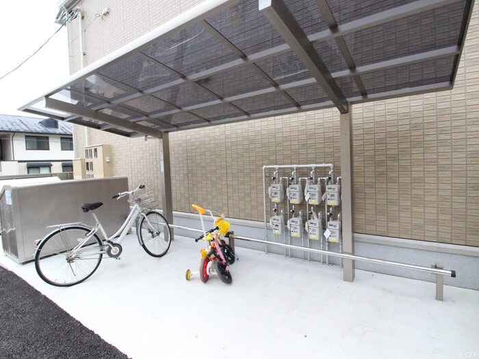 物件外観写真4　(駐輪場)