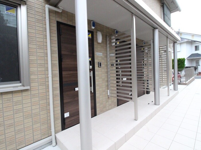 物件外観写真6　(エントランス部分)