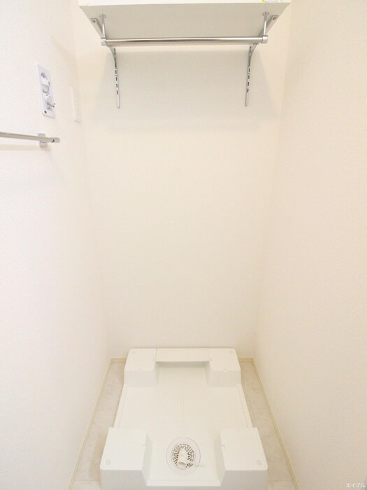 物件内観写真12　(洗濯機置場)