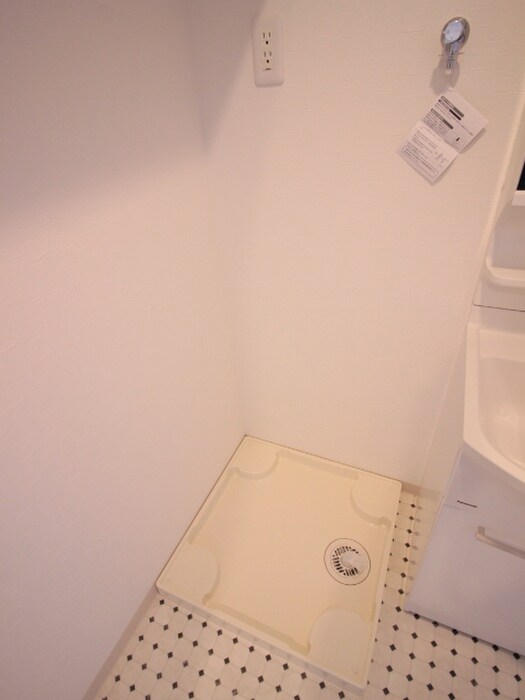 物件内観写真12　(洗濯機置場)