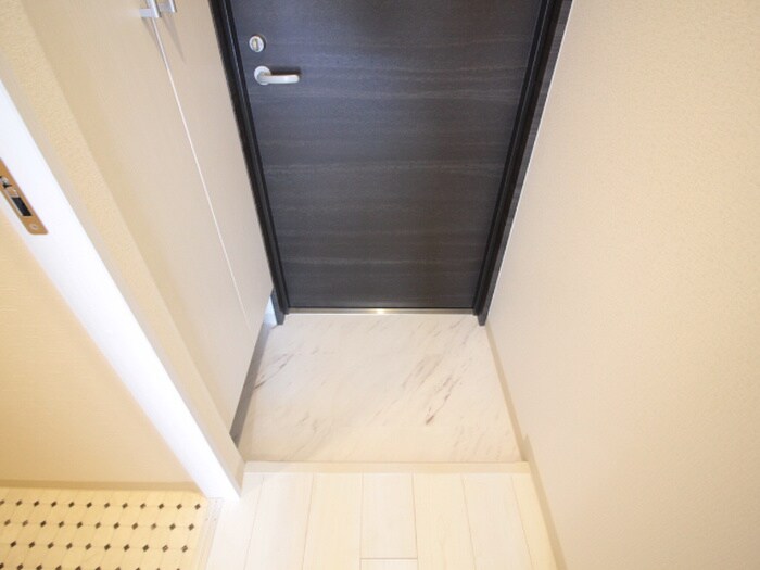 物件内観写真14　(玄関)