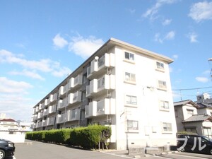 新納マンション外観写真
