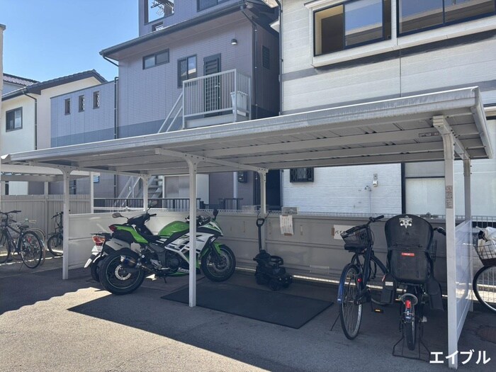 物件外観写真5　(バイク置き場)