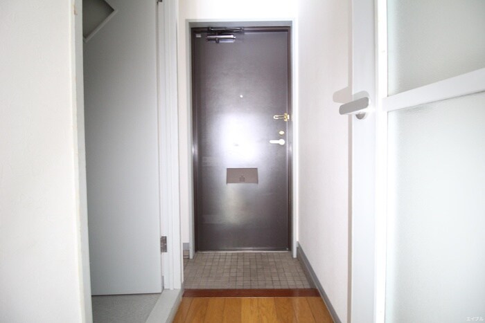物件内観写真16　(玄関)