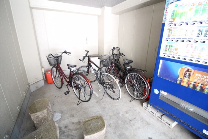 物件外観写真5　(駐輪場)