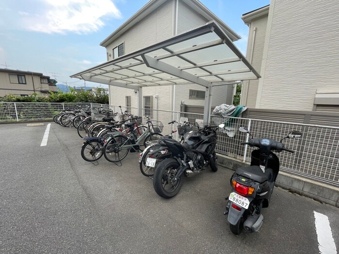 物件外観写真6　(駐輪場)