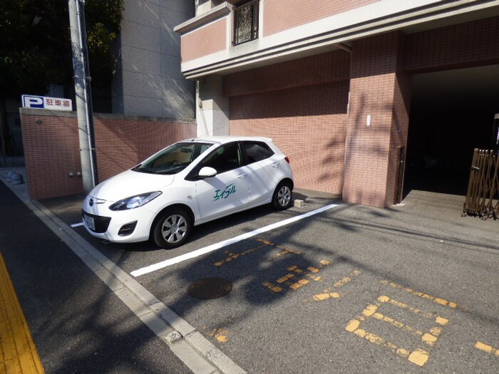 物件外観写真3　(駐車場)