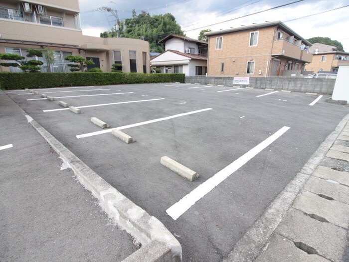 物件外観写真2　(駐車場)