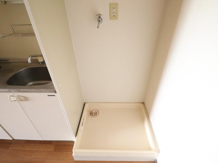 物件内観写真13　(洗濯機置場)