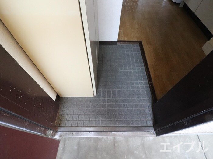 物件内観写真16　(玄関)
