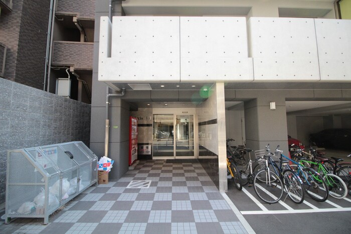 物件外観写真2　(エントランス部分)