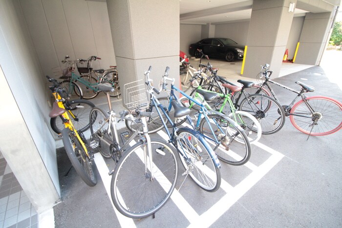 物件外観写真4　(駐輪場)