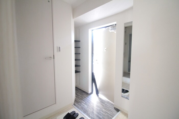 物件内観写真13　(玄関)