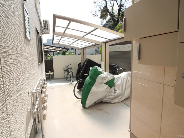 物件外観写真4　(駐輪場)